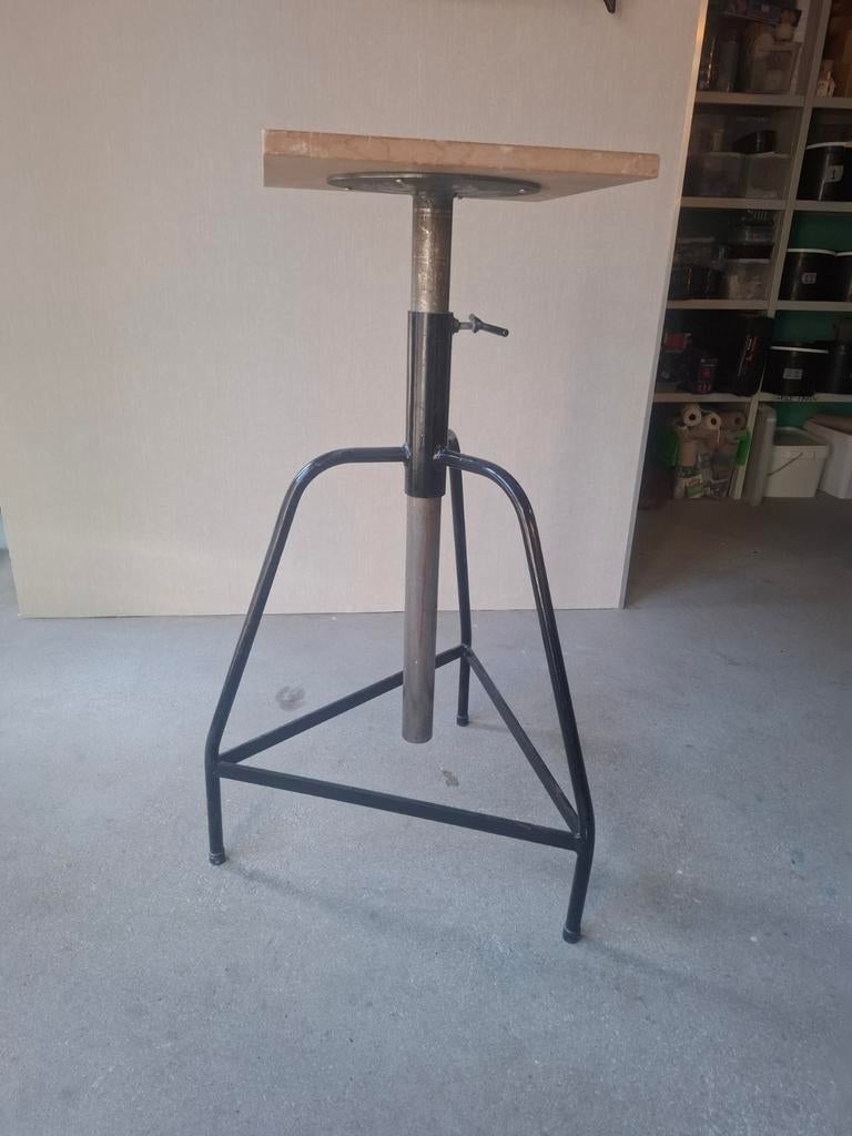 Werktafel in hoogte verstelbaar., Ophalen
