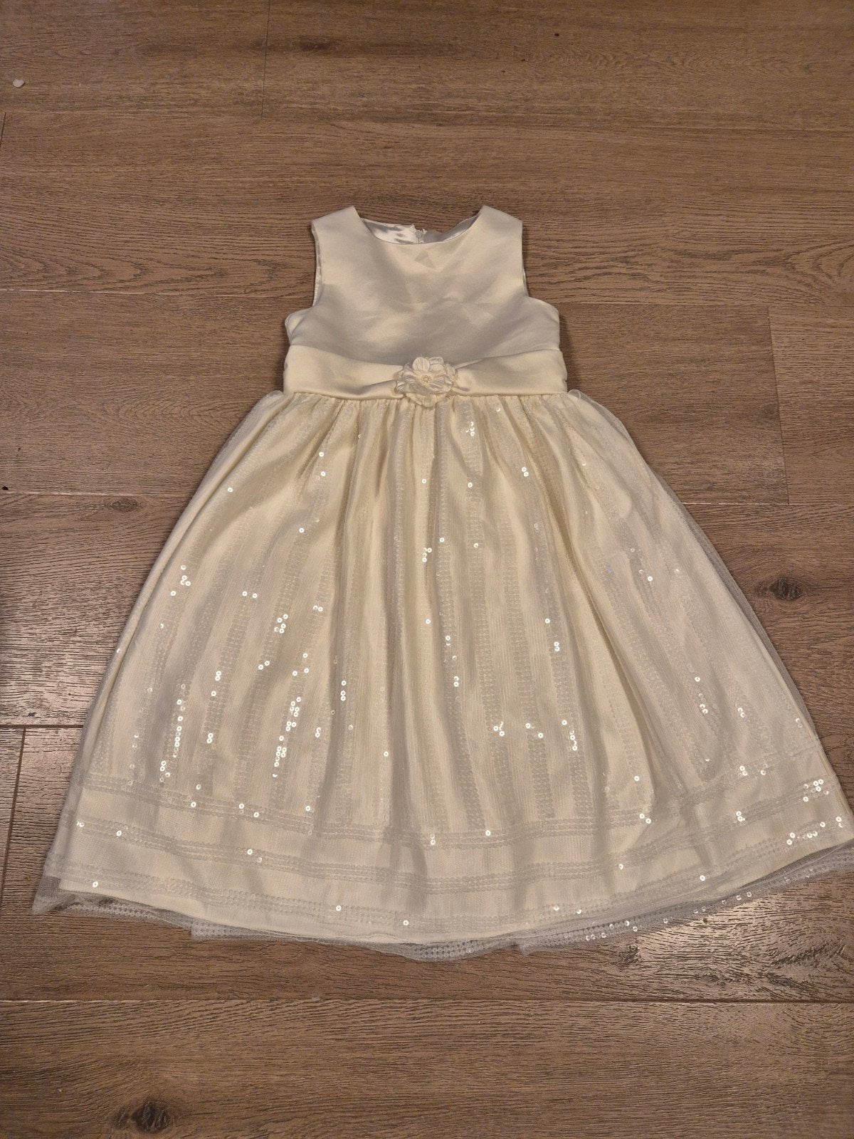 Prachtige jurk maat 134, Kinderen en Baby's, Kinderkleding | Maat 134, Ophalen of Verzenden, Zo goed als nieuw, Meisje, Jurk of Rok