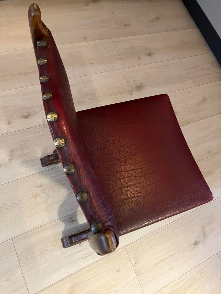 Egyptische stijl stoel, hout en leer met messing beslag, Ophalen