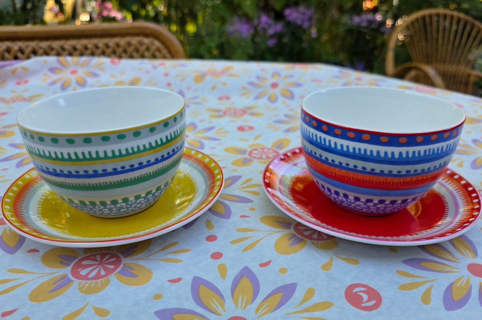 oilily kommen of koppen en schotels puntgaaf!, Ophalen of Verzenden, Zo goed als nieuw, Modern, Kop(pen) en/of Schotel(s)