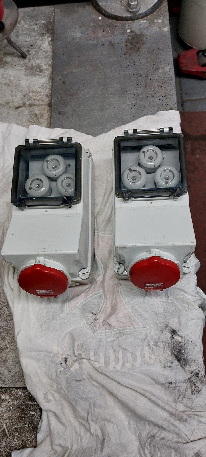 CEEform 16A-6h/220-380V/240-415V 3P-N-A Stopcontacten, Doe-het-zelf en Verbouw, Ophalen of Verzenden, Zo goed als nieuw, Overige typen