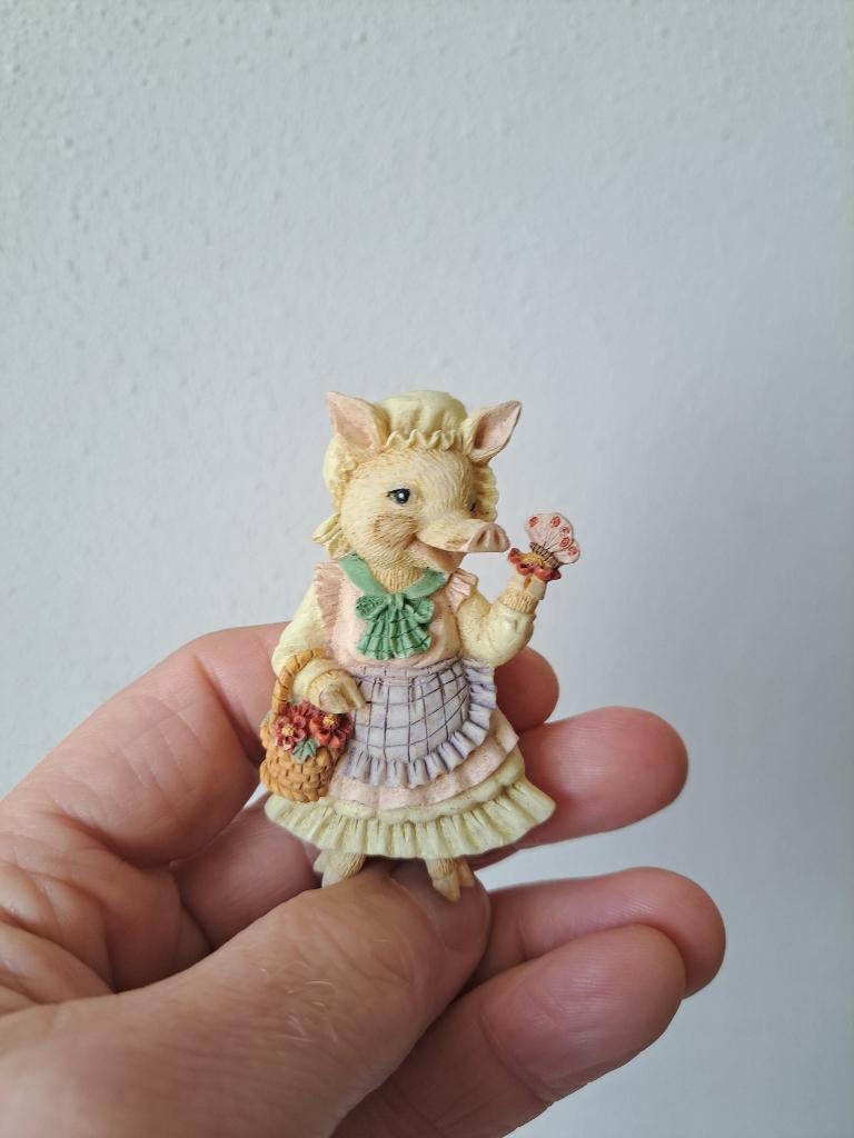 Varken jurk en schort keukenmagneet, kunsthars 4.5x1.5x7.5cm, Ophalen of Verzenden, Zo goed als nieuw, Dier