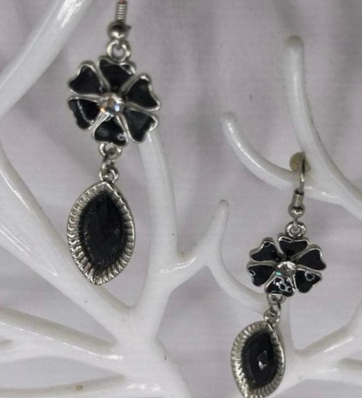 Zilverkleurige Zwarte Klavertje Oorbellen, Sieraden, Tassen en Uiterlijk, Oorbellen, Overige materialen, Hangers, Zwart, Nieuw