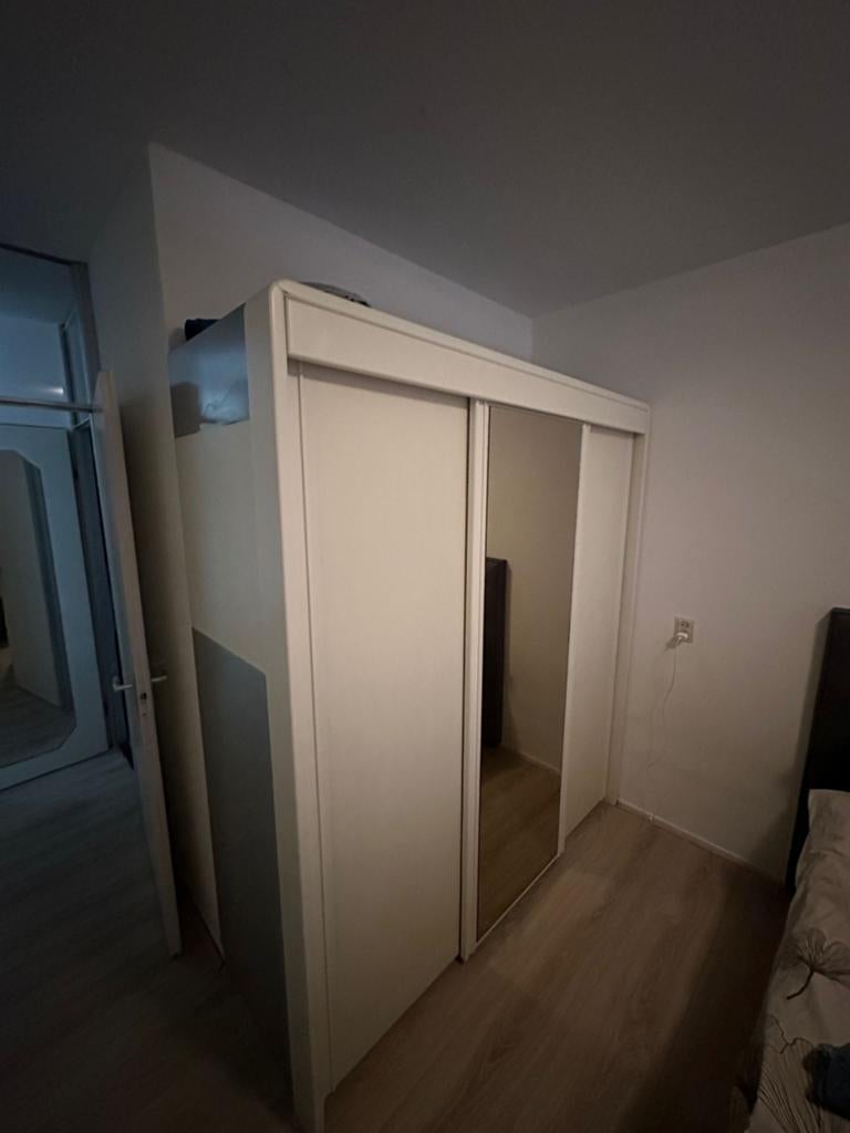 Witte kledingkast met spiegel schuifdeuren, Overige materialen, 100 tot 150 cm, 200 cm of meer, Ophalen of Verzenden