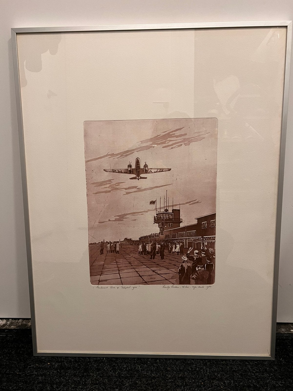 Originele ets Leentje Linders - “Aankomst Uiver op Schiphol”, Gesigneerd, 51 cm, Ophalen, 66 cm