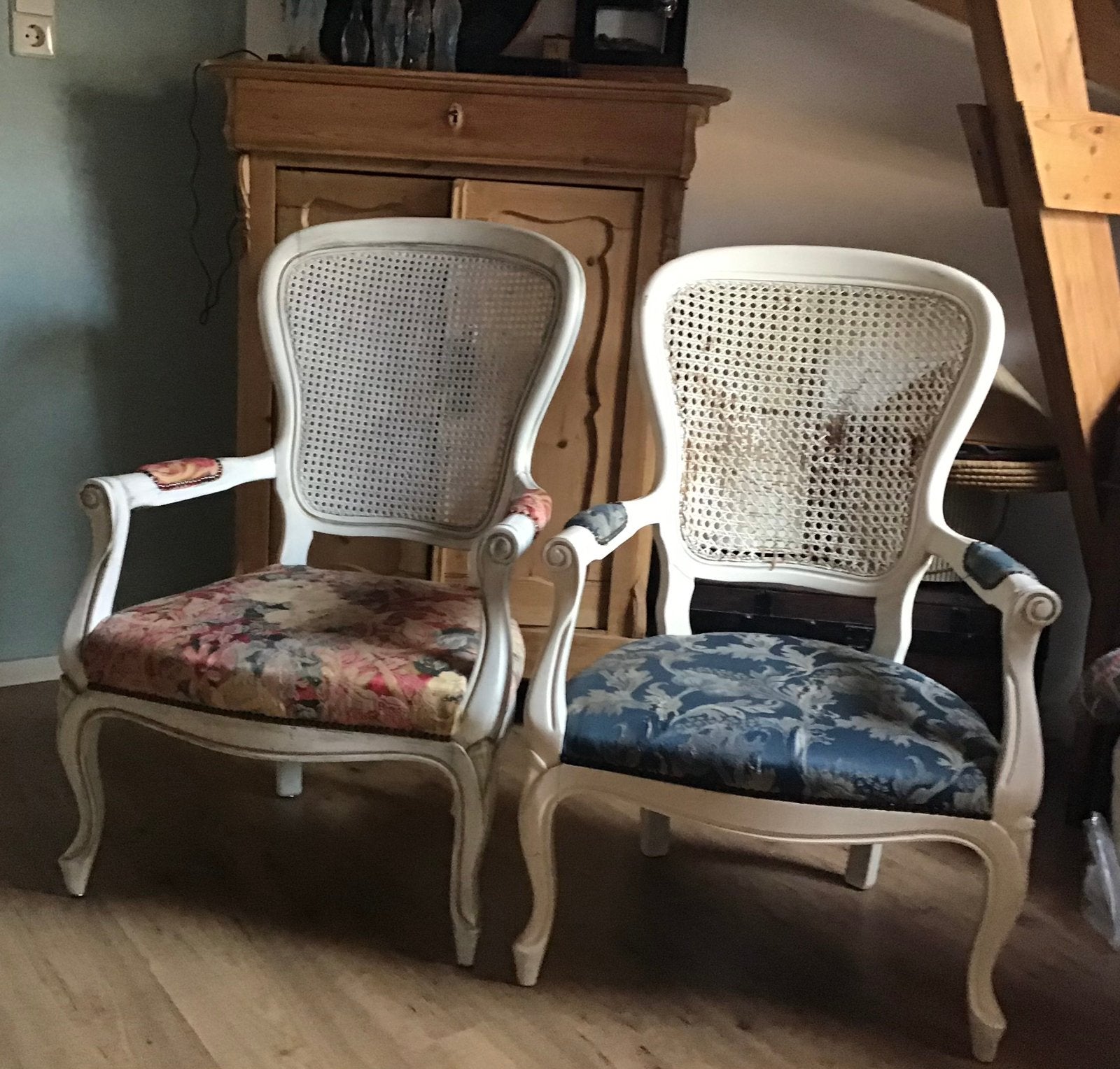 Vintage Franse Louis XV stoelen, fauteuils, wit met webbing, Ophalen, Hout, 75 tot 100 cm, Zo goed als nieuw