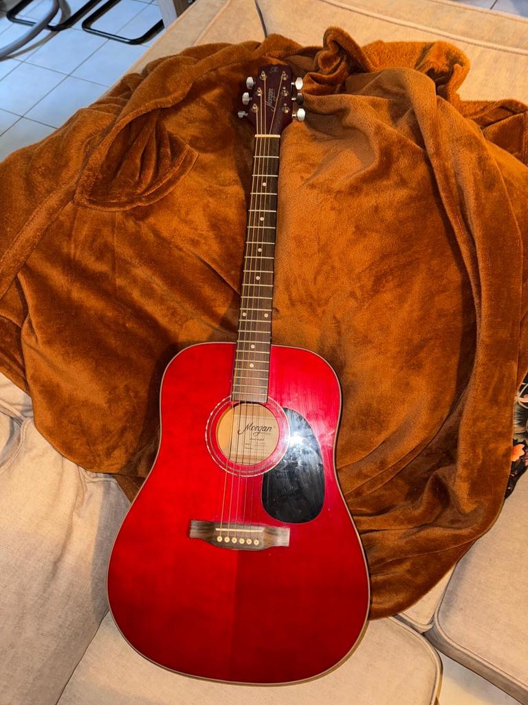 Morgan akoestische gitaar rood, Ophalen of Verzenden, Gebruikt, Western- of Steelstringgitaar