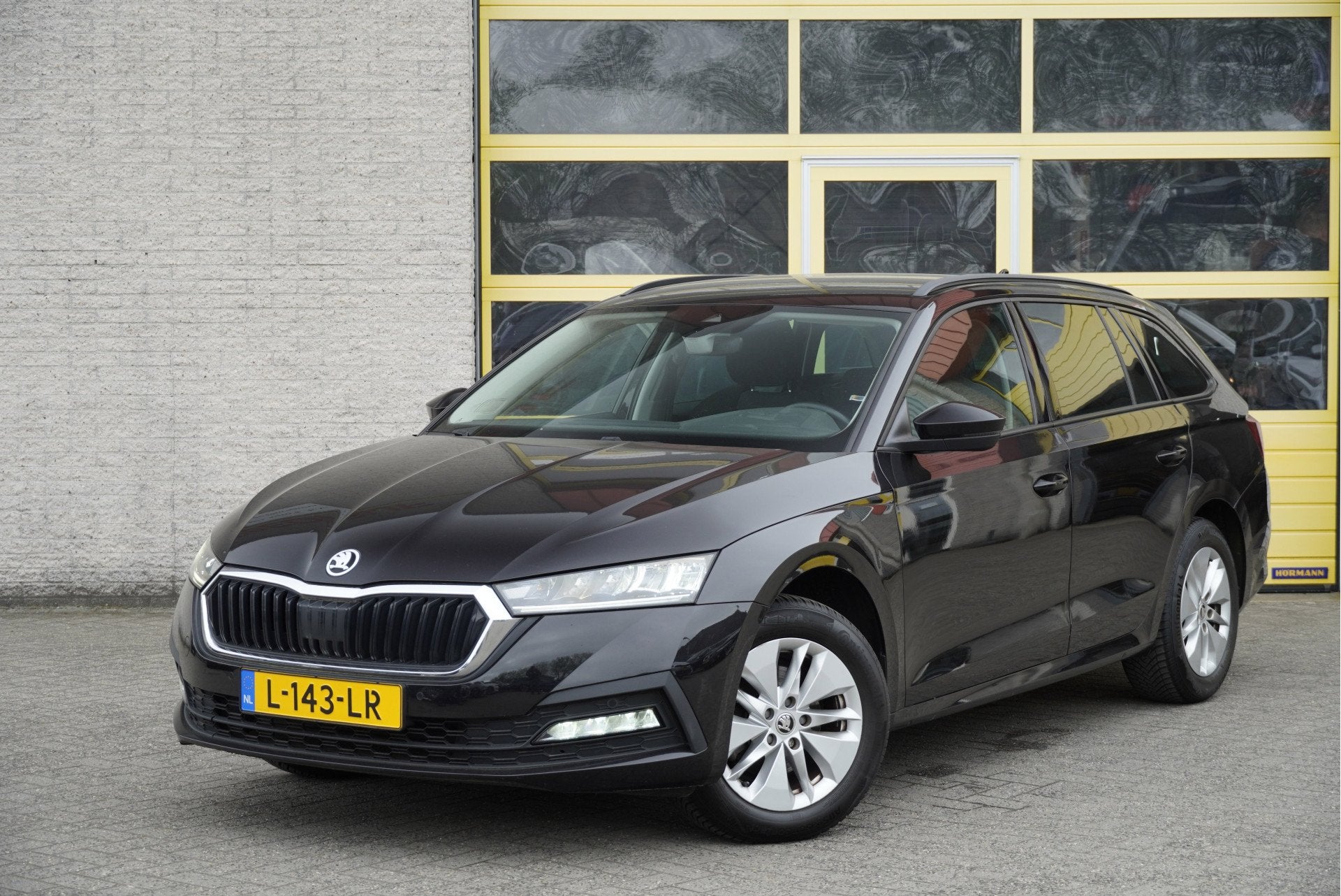 Skoda Octavia Combi 1.0 TSI Business Edition BJ2021 Lmv 16", Stof, Gebruikt, Zwart, Origineel Nederlands