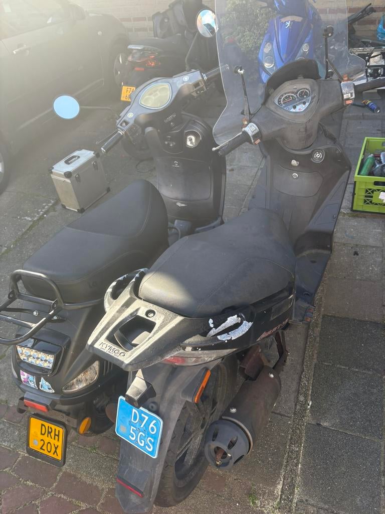 2 scooters niet werkend, Fietsen en Brommers, Snorfietsen en Snorscooters, Gebruikt, Benzine, Ophalen, Overige merken