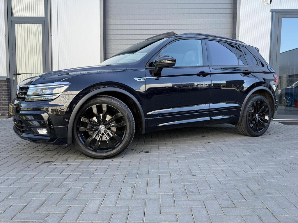 Volkswagen Tiguan 1.5 TSI ACT Highline Business R PANO|360, Auto's, Volkswagen, 15 km/l, Euro 6, Zwart, Origineel Nederlands