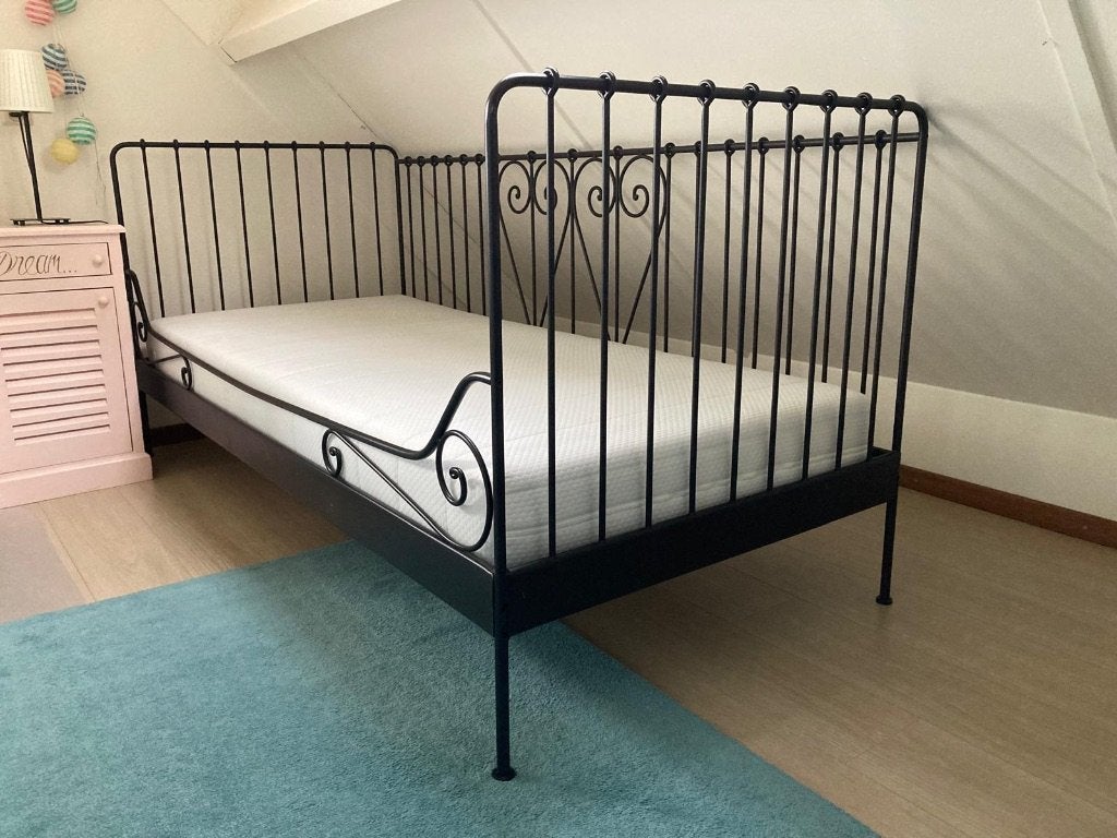 IKEA spijlenbed zwart inclusief matras, Huis en Inrichting, Slaapkamer | Bedden, Ophalen, 90 cm, Eenpersoons, Zwart