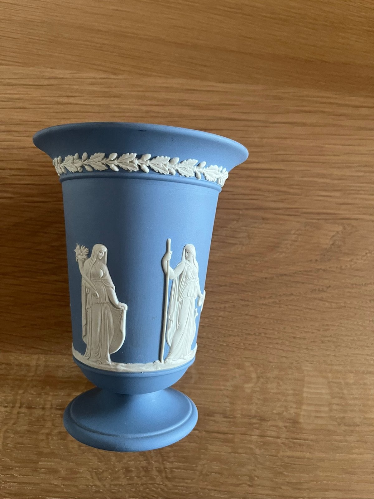 Wedgwood VAAS jasperware, Ophalen