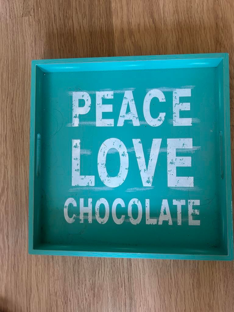 Dienblad met tekst "Peace Love Chocolate", Ophalen of Verzenden, Gebruikt, Vierkant, Hout