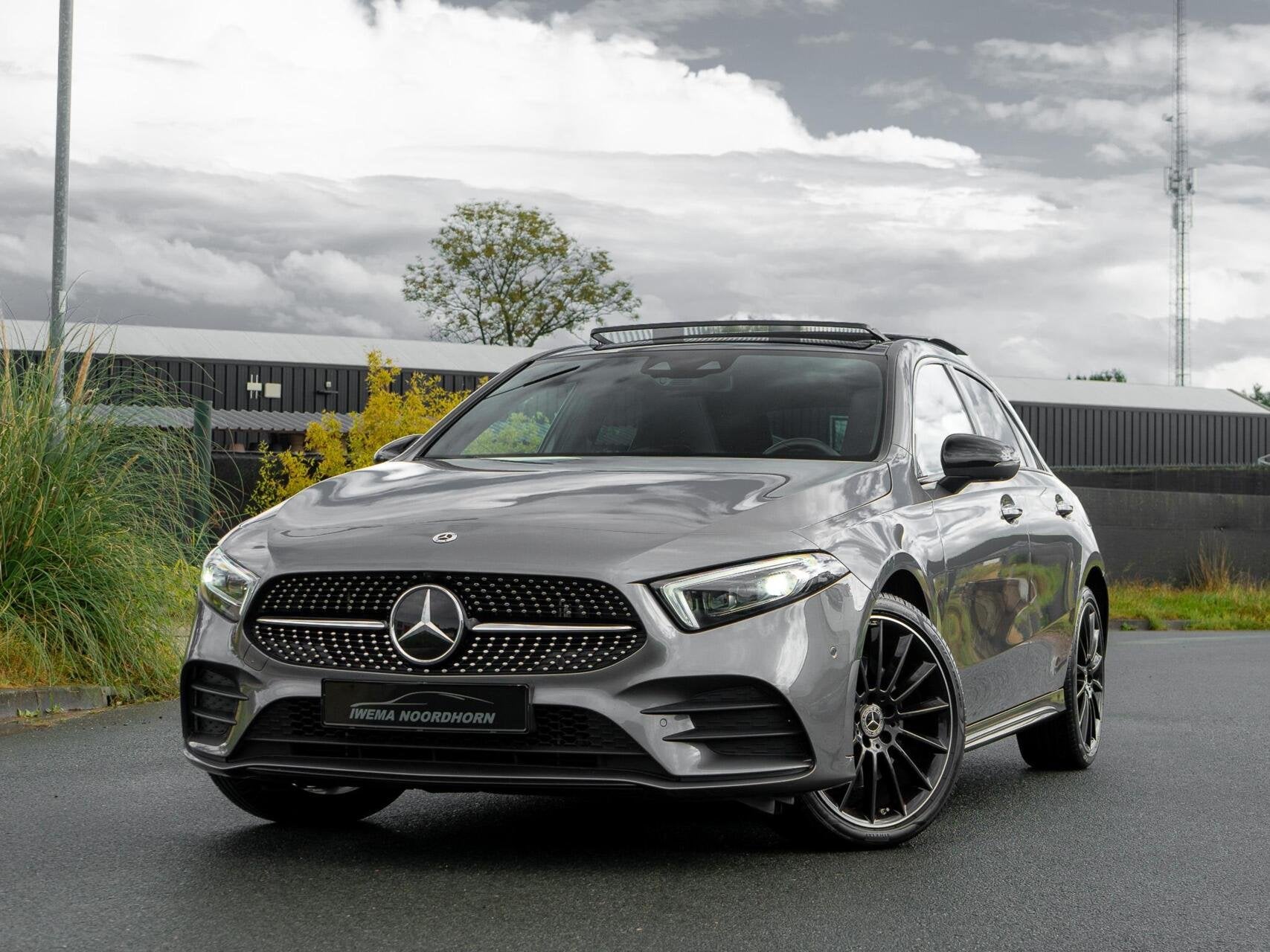 Mercedes A-klasse 250 e AMG Panoramadak|Keyless|Multibeam le, Auto's, Mercedes-Benz, Gebruikt, Zwart, 4 cilinders, Bedrijf