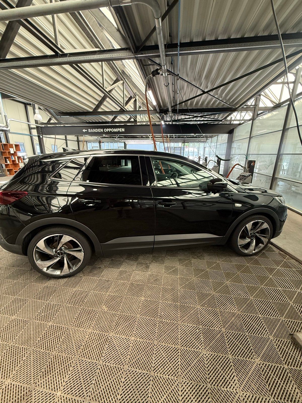 Opel Grandland X 1.2 Turbo 130pk S&S Aut 2018 Zwart, Auto's, 680 kg, 1199 cc, Zwart, 1200 kg