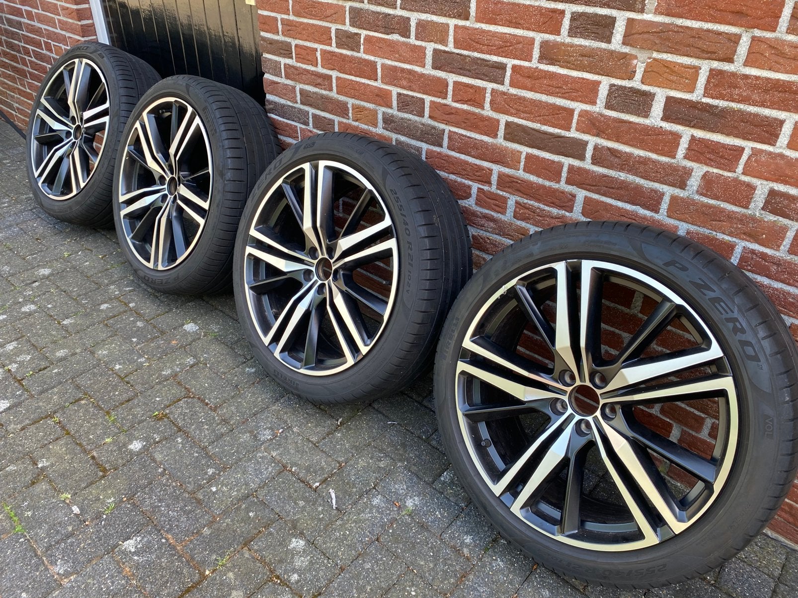 Volvo XC60- R- Design - 21 inch - Pirelli Zomer, Auto-onderdelen, Banden en Velgen, Ophalen, 255 mm, Banden en Velgen, 21 inch