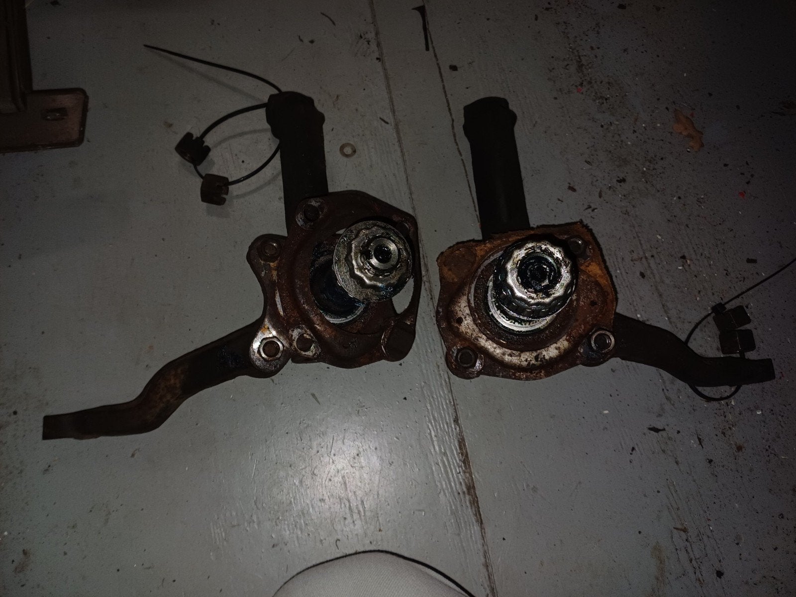 set 1967 mustang V8 spindles C6OE-3107 en C6OE-3108, Auto-onderdelen, Ophalen of Verzenden, Gebruikt, Amerikaanse onderdelen