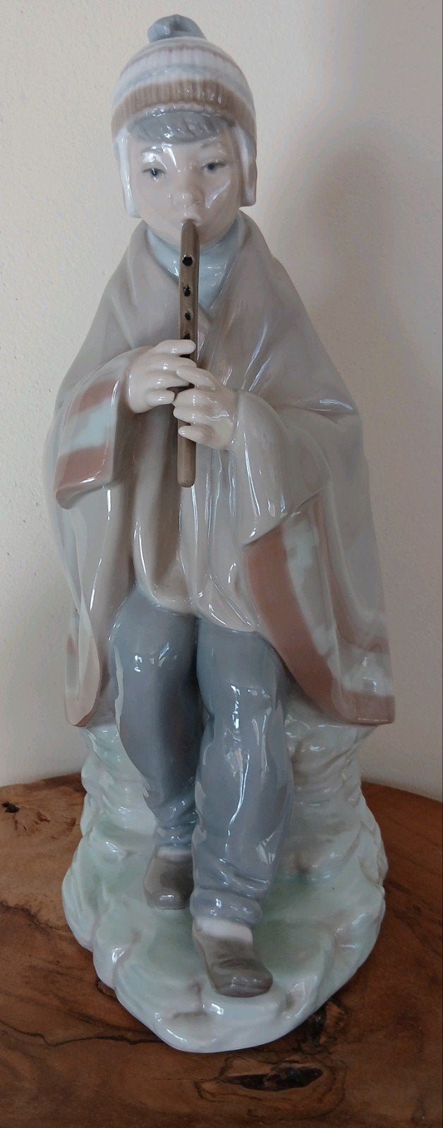 Lladro beeldje jongen met fluit - 'Boy with Flute', Verzamelen, Ophalen of Verzenden, Zo goed als nieuw, Mens