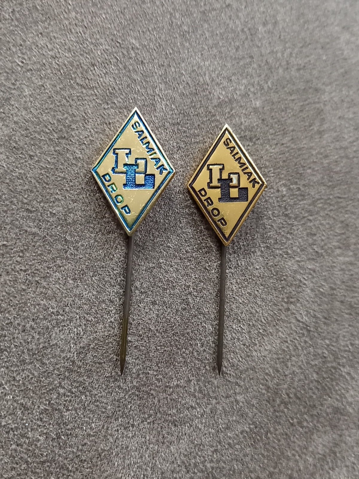 Speldjes Salmiak drop, Verzamelen, Speldjes, Pins en Buttons, Ophalen of Verzenden, Gebruikt