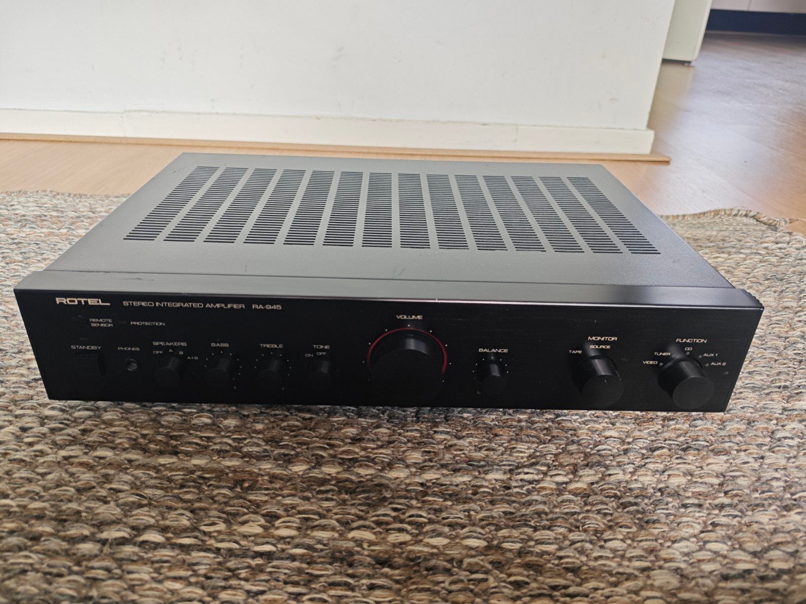 Rotel RA-945 Stereo Geïntegreerde Versterker, Ophalen of Verzenden, Zo goed als nieuw, 60 tot 120 watt