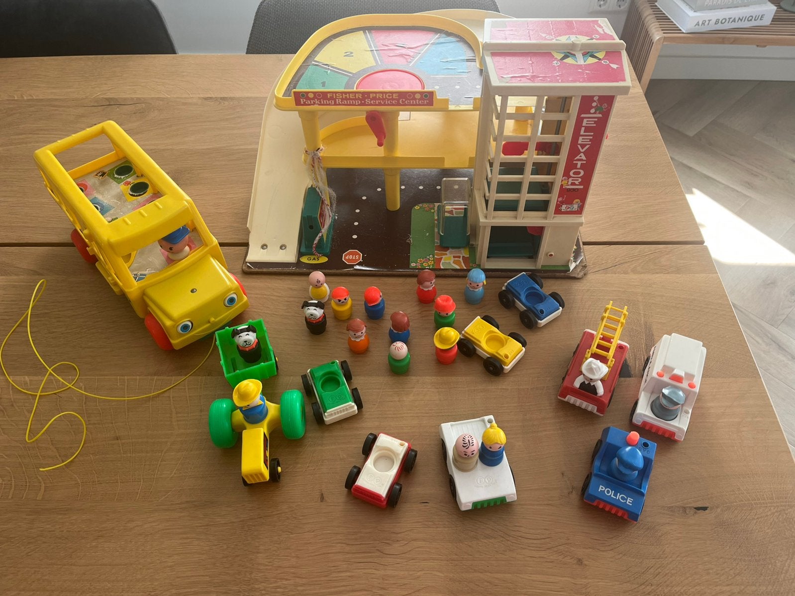 Vintage fisher price little people. Garage en schoolbus, Ophalen of Verzenden, Gebruikt