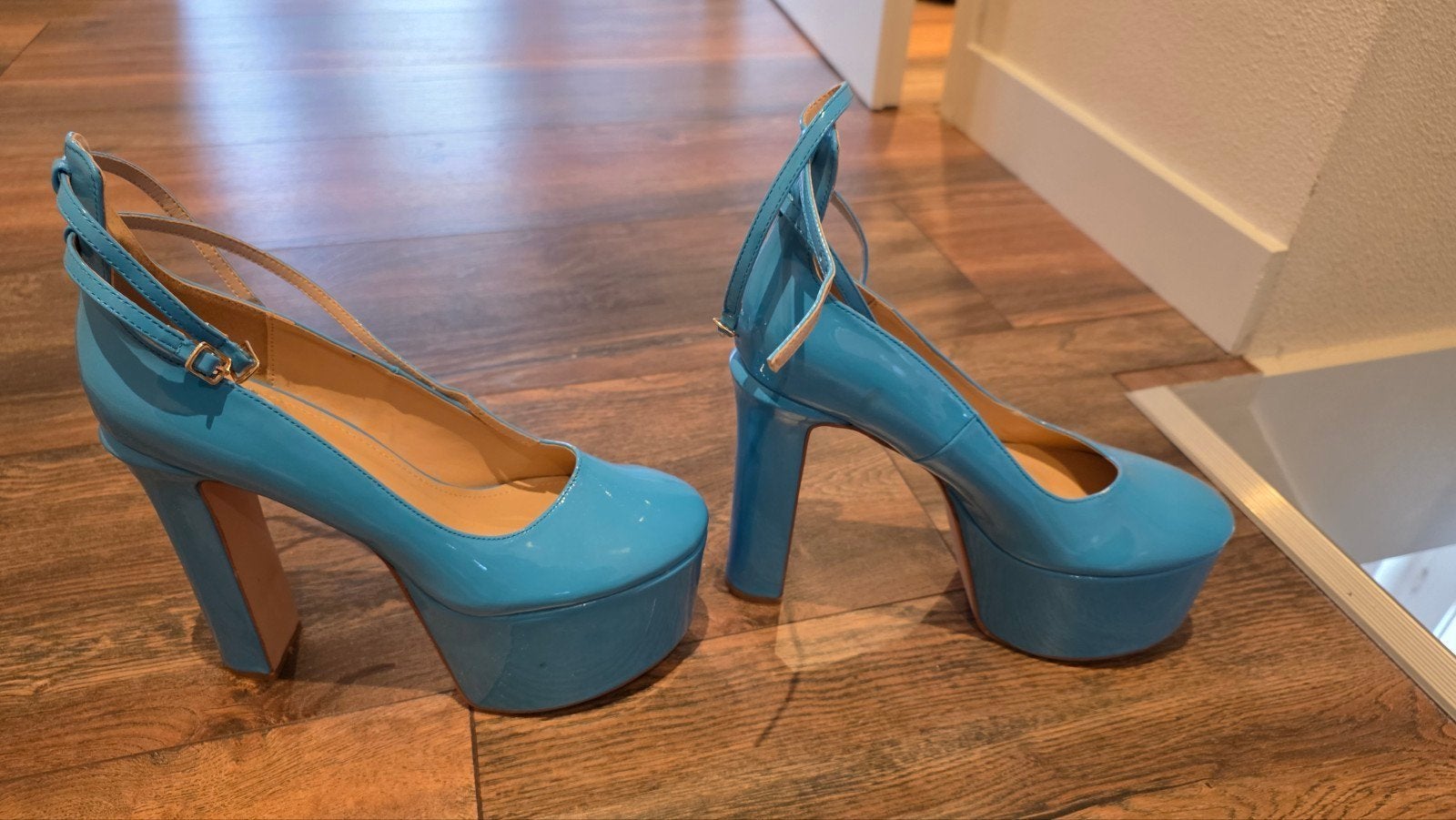 hakken plateau, Pumps, Blauw, Ophalen of Verzenden, Zo goed als nieuw