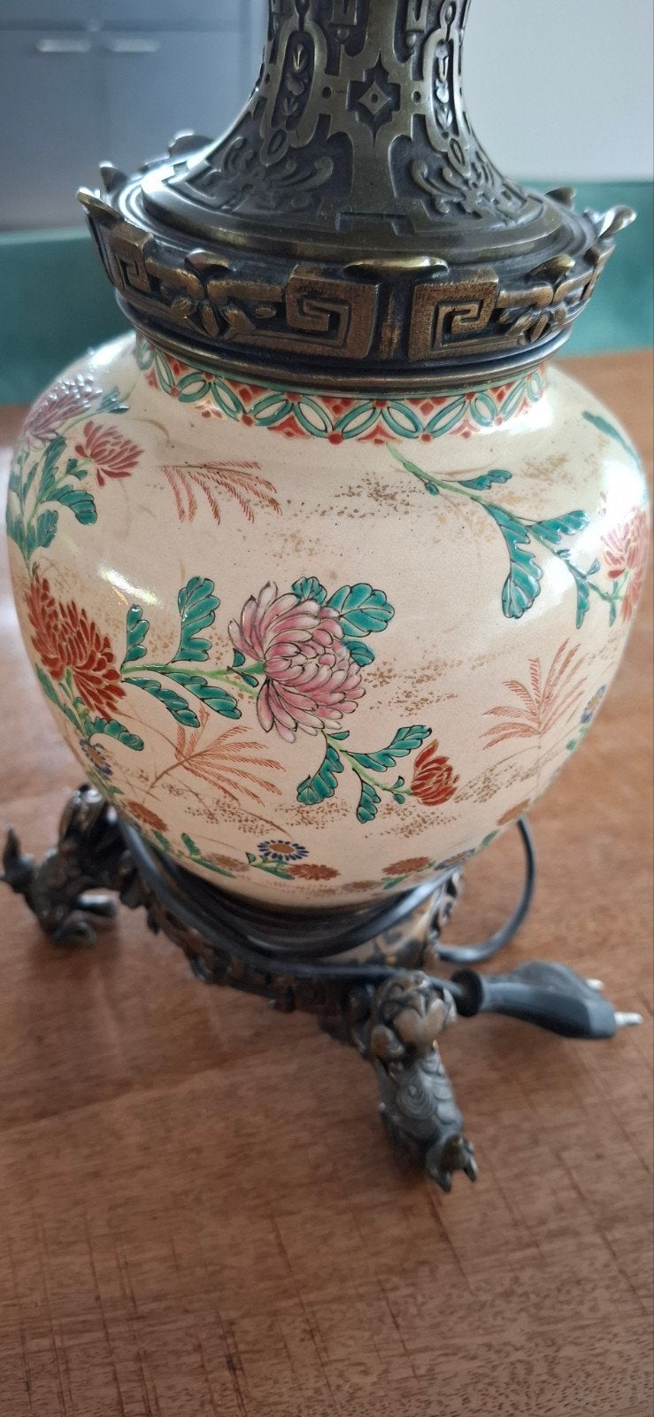 Antieke Chinese Tafellamp met Gedetailleerde Versieringen, Ophalen of Verzenden