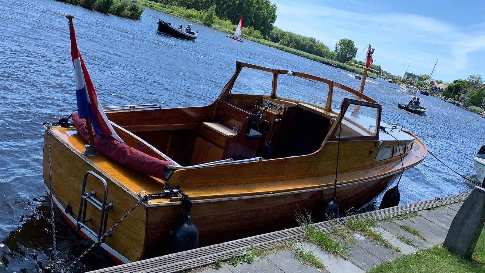 Foto 8 van Zweeds houten motorscheepje, mahonie op eiken, Volvo Penta