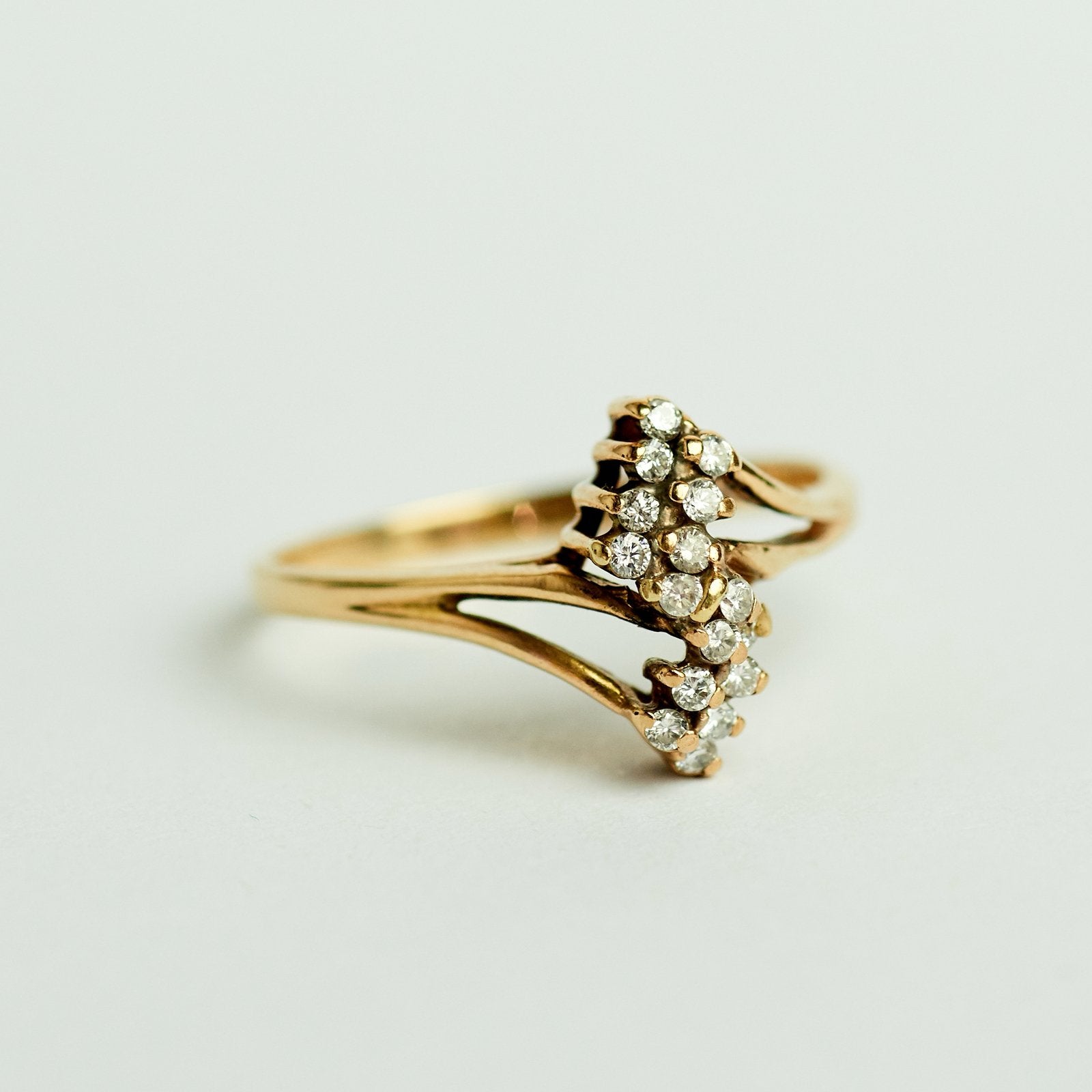 14k vintage gouden ring met diamant, Ophalen of Verzenden, Zo goed als nieuw, 17 tot 18, Dame
