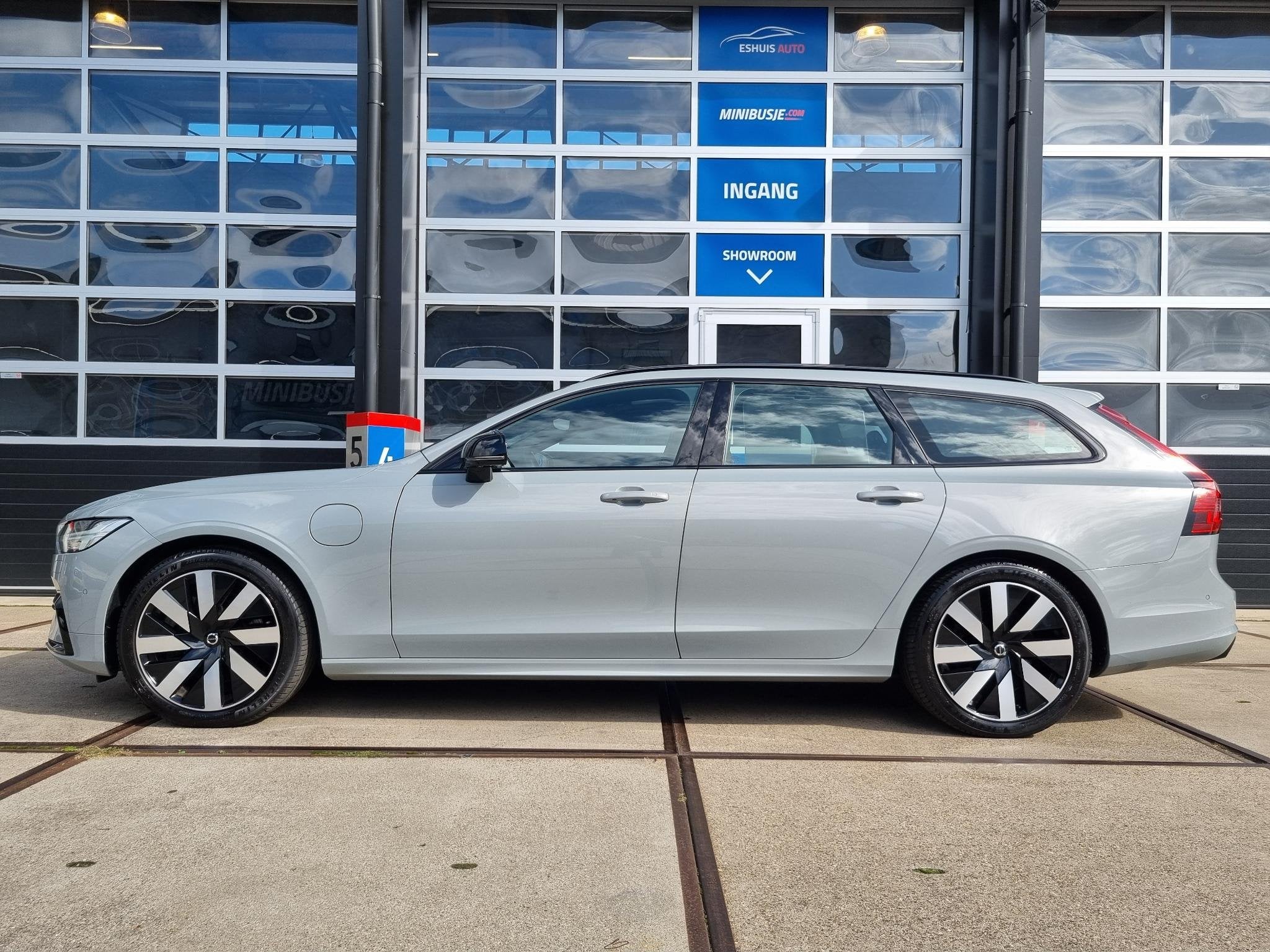 Volvo V90 2.0 T6 Plug-in hybrid AWD Ultra Dark LEER / PANORA, Auto's, Automaat, Dealer onderhouden, Euro 6, 4 cilinders