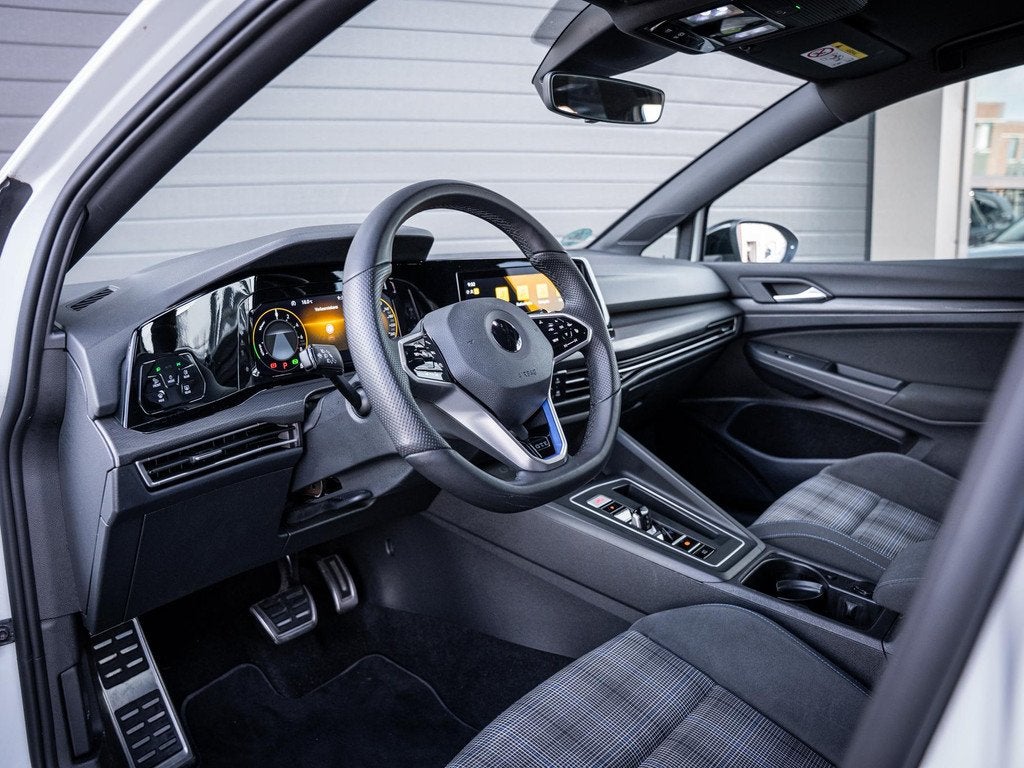 Volkswagen Golf 1.4 eHybrid GTE - 19'' R-Velgen l Limited Ed, Auto's, Gebruikt, Wit, 1524 kg, 13 kWh