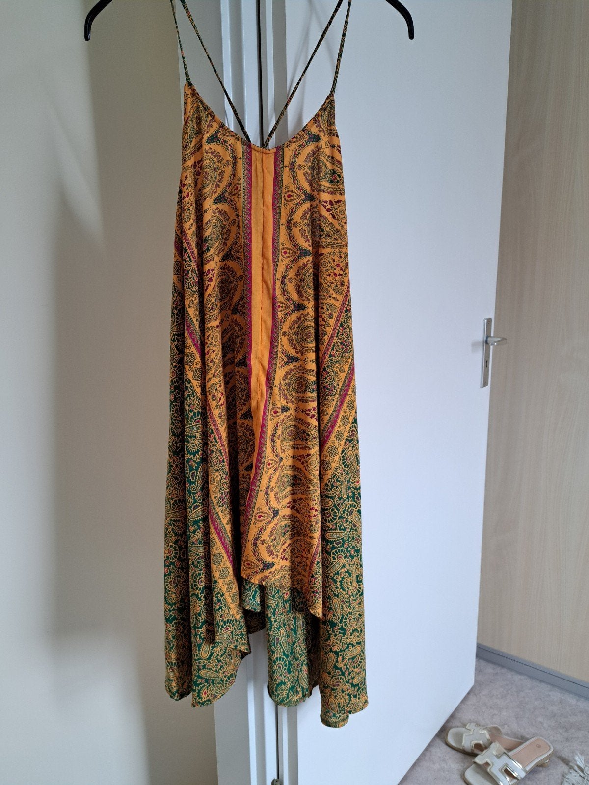 Zijden jurkje met spaghettibandjes.  One size, Kleding | Dames, Maat 38/40 (M), Zo goed als nieuw, Knielengte, Meerkleurig