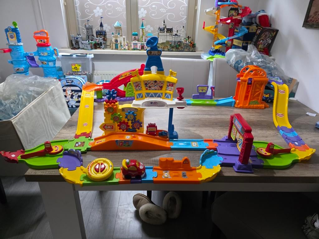 Leuke toet toet auto race baan, Kinderen en Baby's, Speelgoed | Vtech, Ophalen of Verzenden, Zo goed als nieuw, 2 tot 4 jaar