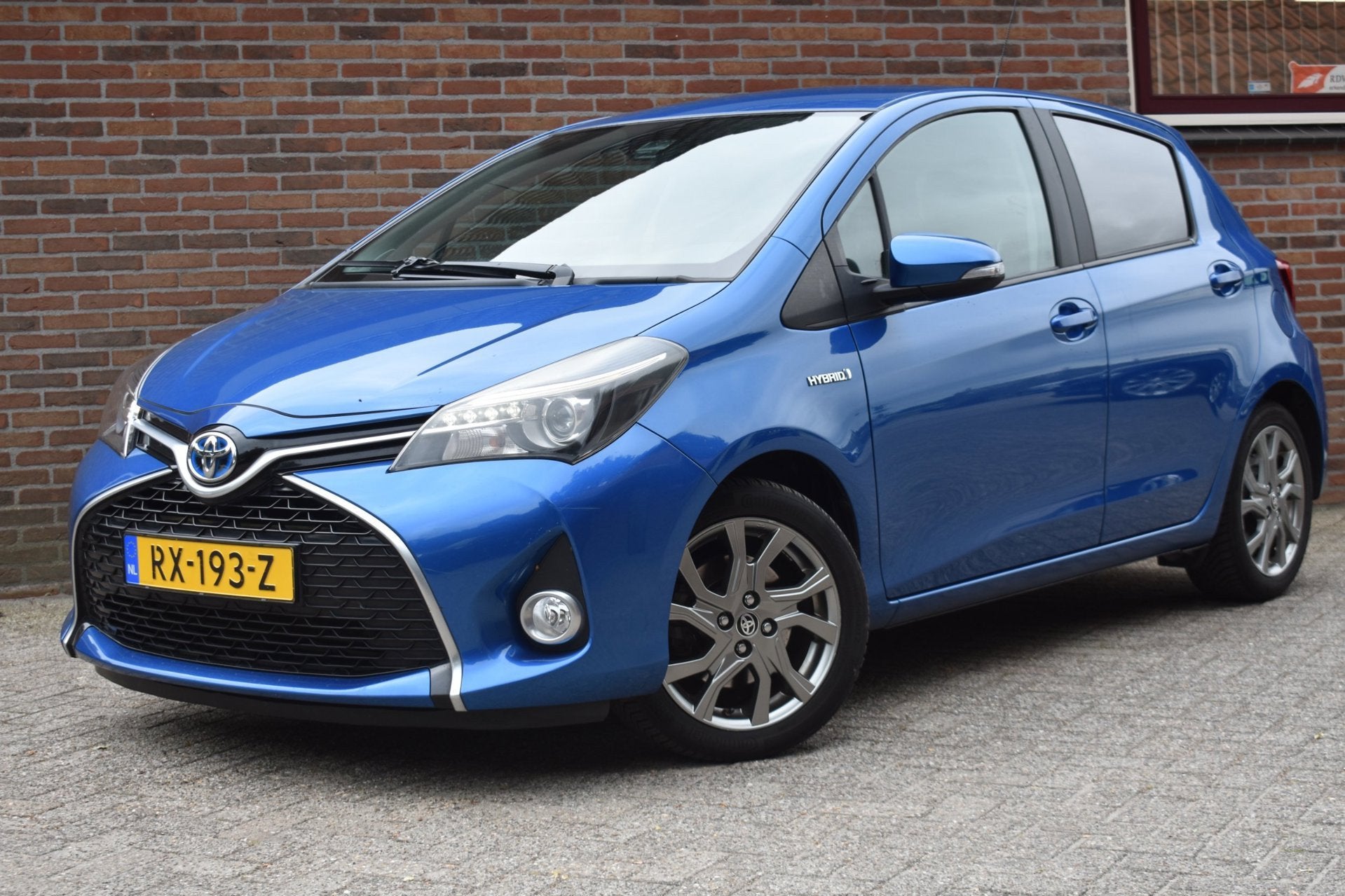 Toyota Yaris 1.5 Hybrid Dynamic Bi-Tone '16 Navi Clima Cruis, Auto's, Gebruikt, 4 cilinders, 1070 kg, 49 €/maand