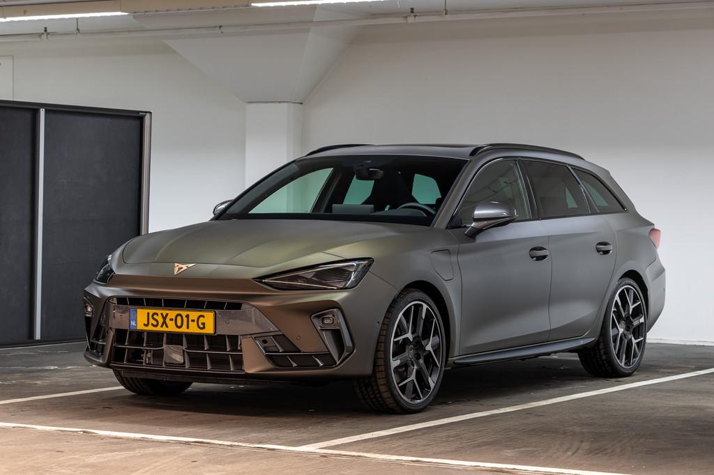 CUPRA Leon Sportstourer 1.5 TSI e-Hybrid VZ Performance, Automaat, Euro 6, 4 cilinders, Bruin
