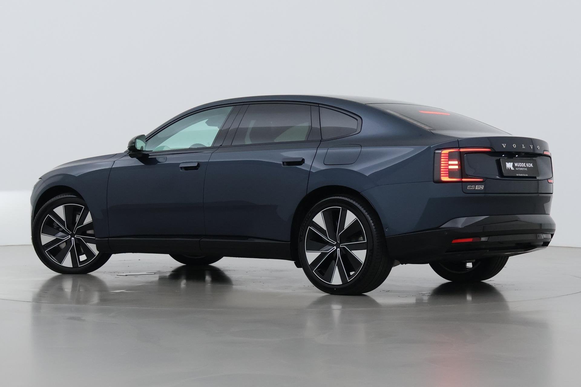 Volvo ES90 Single Motor Extended Range Plus 92 kWh | FACELIF, Auto's, Automaat, Achterwielaandrijving, Gebruikt, 662 km