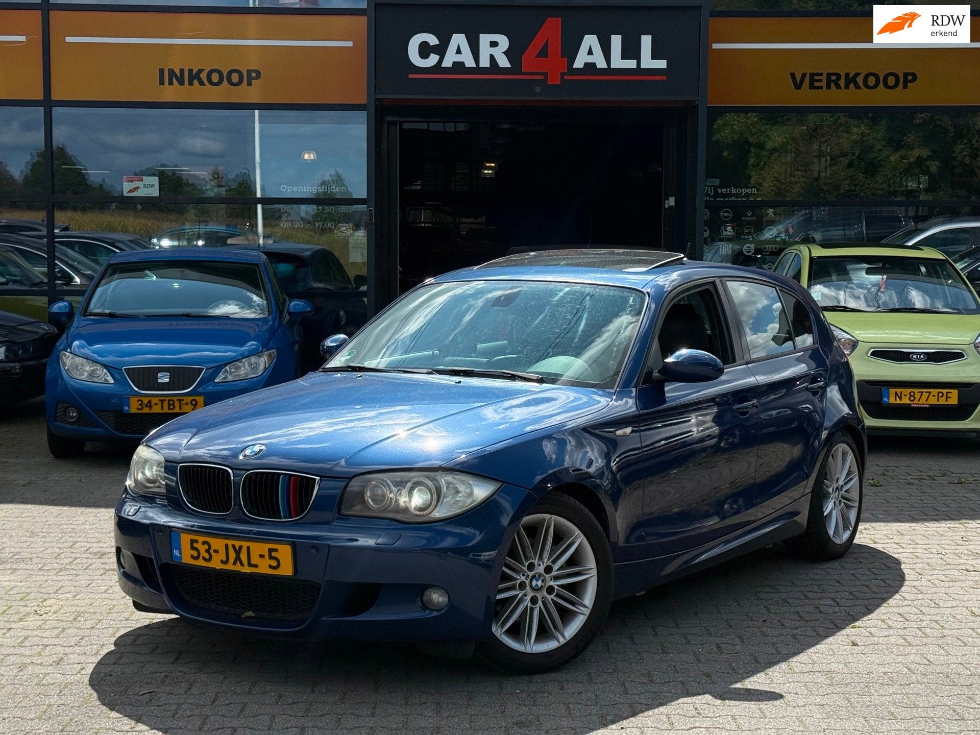 BMW 1-serie 118i High Executive M-PAKKET/DAKJE/MEMORY/PDC/NA, Auto's, BMW, 1-Serie, Achterwielaandrijving, Zwart, Blauw