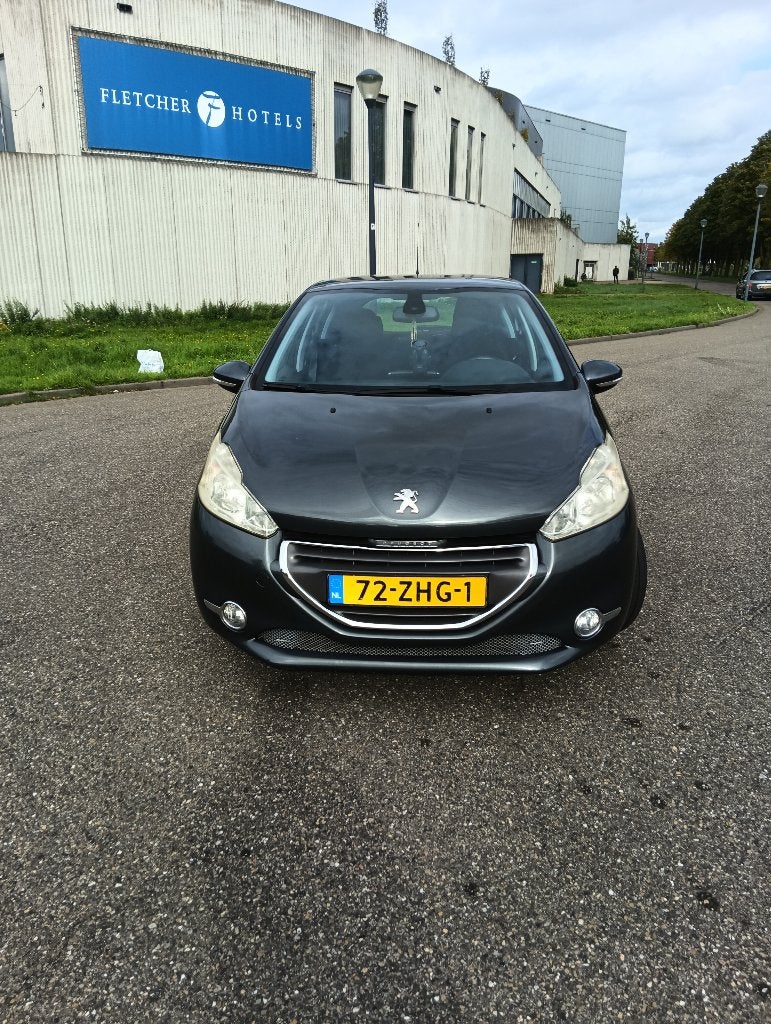 Foto 6 van Peugeot 208 1.2 VTi 82PK 5D (102g) 2012 Grijs