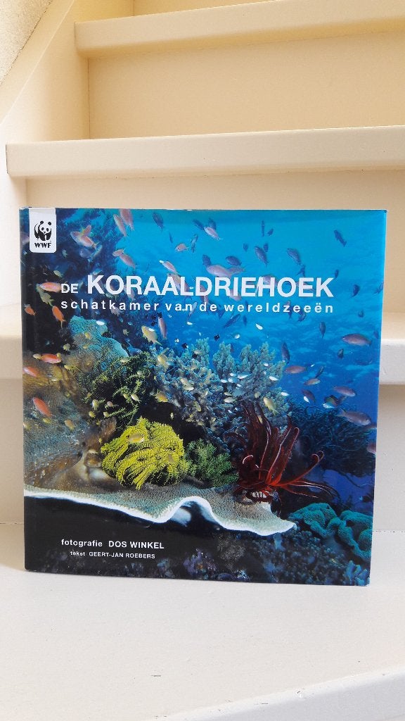 WWF BOEK DE KORAALDRIEHOEK, Ophalen of Verzenden, Gelezen