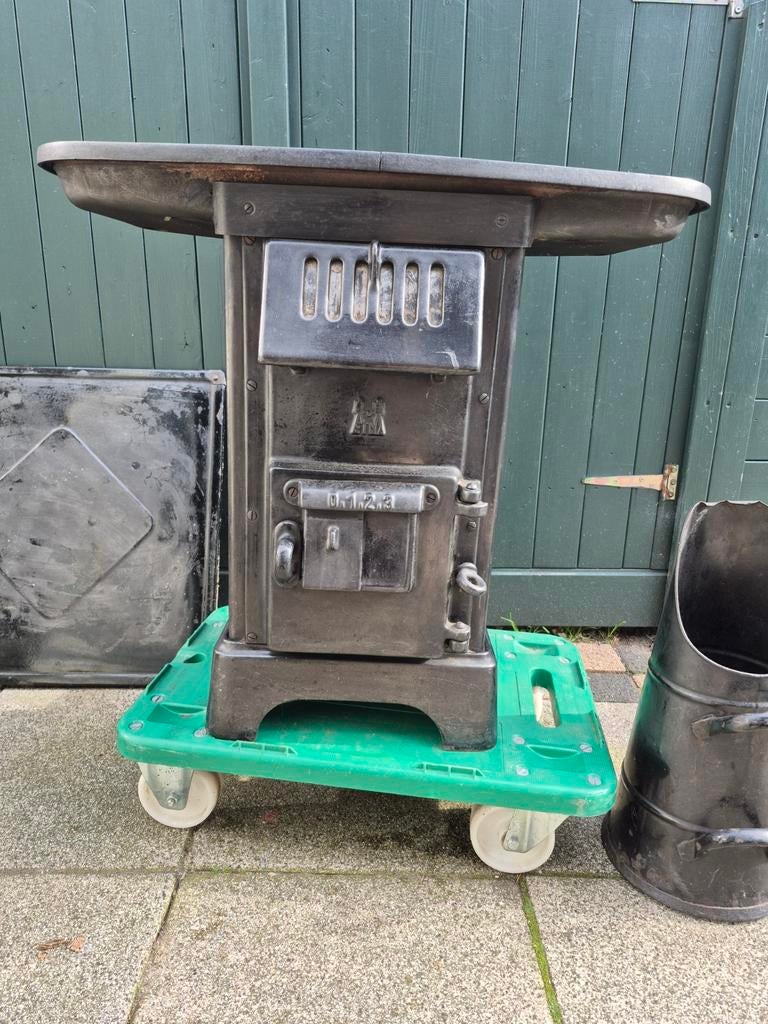 Zwarte gietijzeren kachel, Huis en Inrichting, Kachels, Ophalen, Hout, Houtkachel