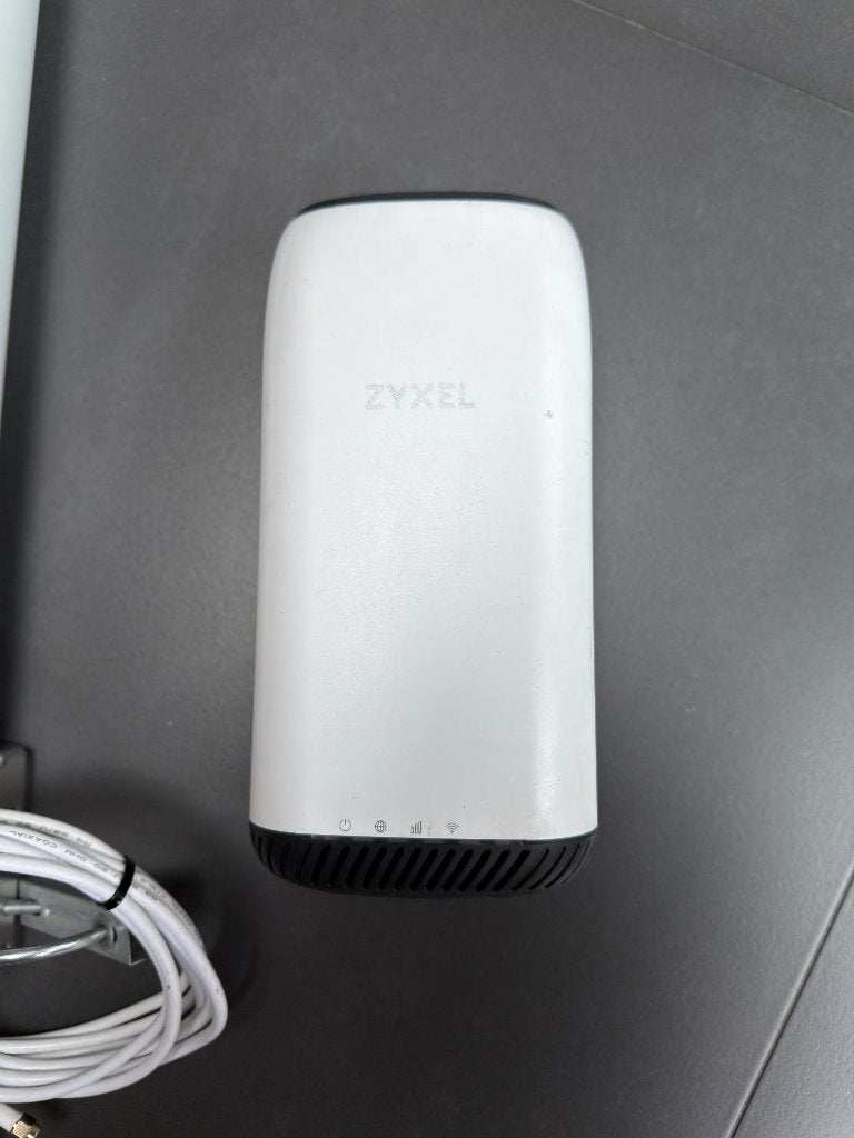 Zyxel NR5101 5G router, Ophalen of Verzenden, Gebruikt, Router met modem, Zyxel
