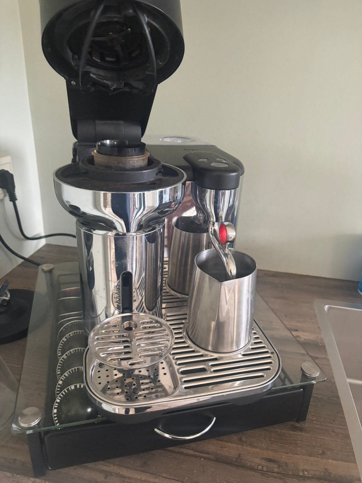 Nespresso Vertuo Creatista Koffiemachine + Accessoires, Koffiepads en cups, Gebruikt, Koffiemachine, Ophalen