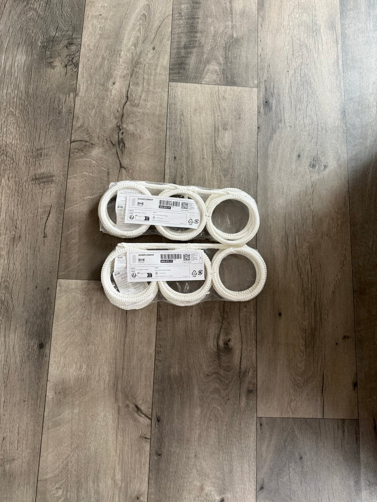 IKEA KOMPLEMENT Kledinghangers Accessoires Wit (2x), Ophalen of Verzenden, Nieuw, Overige materialen, Kinderen en Volwassenen