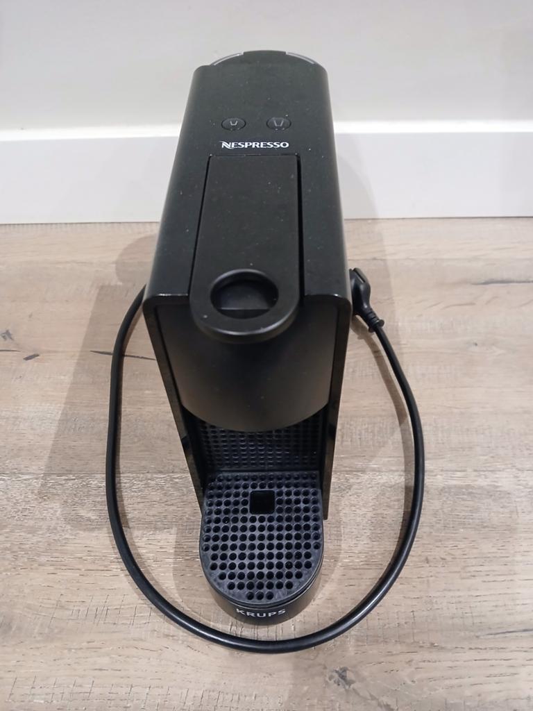 Krups Nespresso Essenza Mini XN110 - Compacte capsulemachine, Witgoed en Apparatuur, Koffiezetapparaten, Gebruikt, Koffiepads en cups