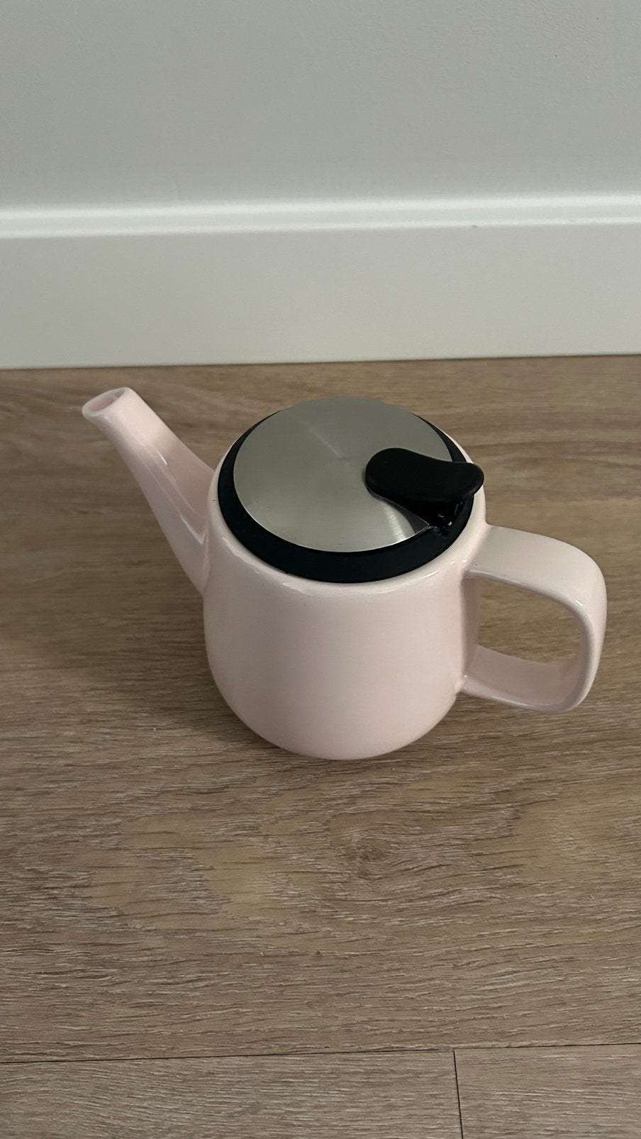 Zgan roze theepot met zeef (0,6 liter) - Tee Maass, Theepot/fluitketel, Ophalen of Verzenden, Zo goed als nieuw, Roze