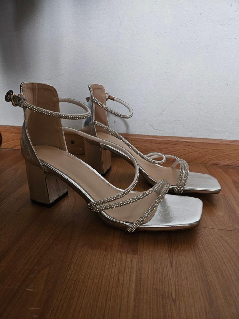 Gala schoenen - maat 39 - zilver - NIEUW, Ophalen of Verzenden, Nieuw, Overige kleuren, Sneakers of Gympen