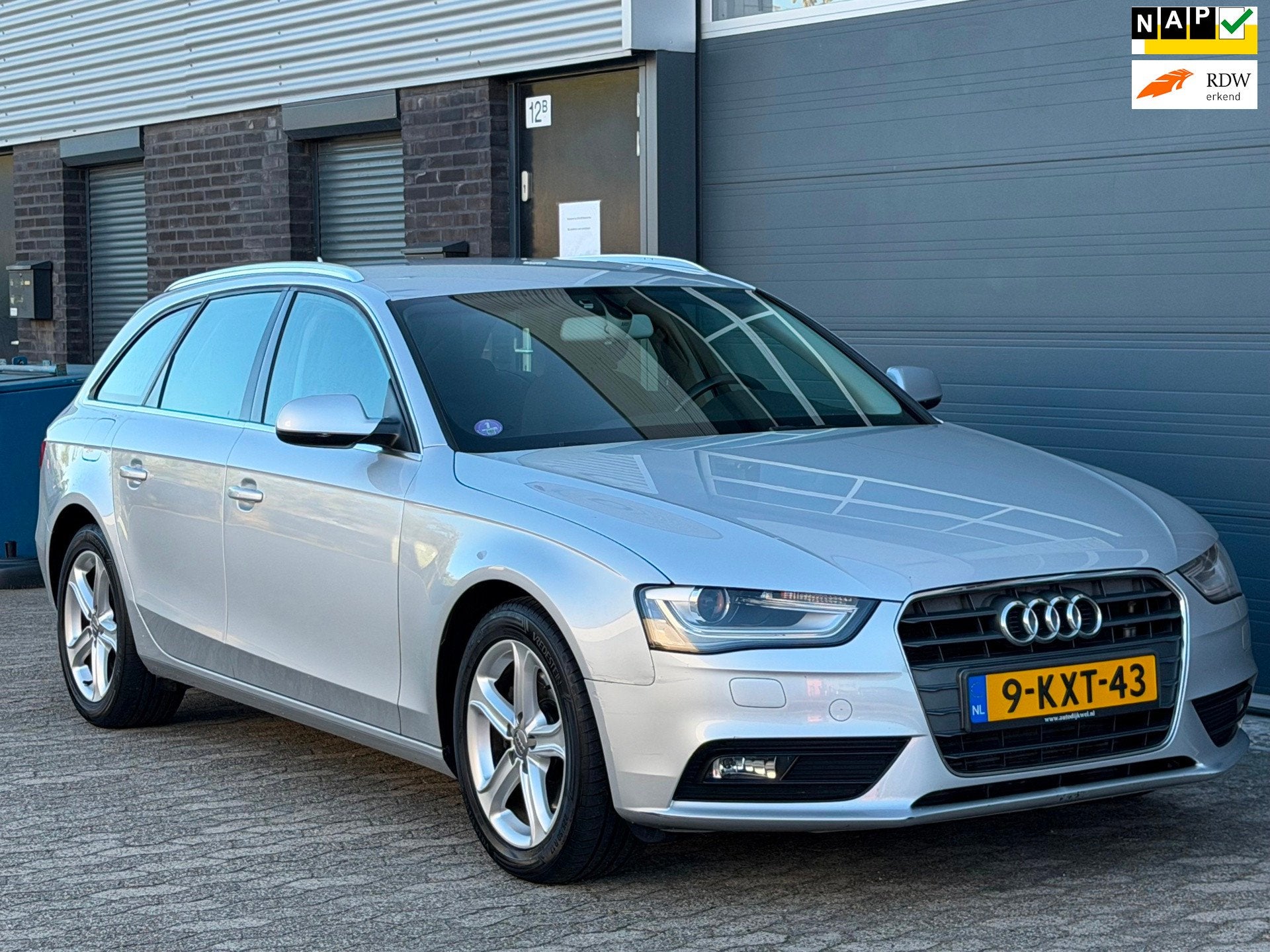 Audi A4 Avant 1.8 TFSI Business Edition NAVI XENON PDC TREKH, Auto's, Voorwielaandrijving, Stof, Gebruikt, 4 cilinders