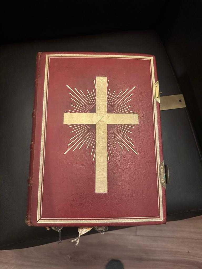 Antiek Missaal / Kerkboek 1921 – Vergulde pagina’s, Ophalen