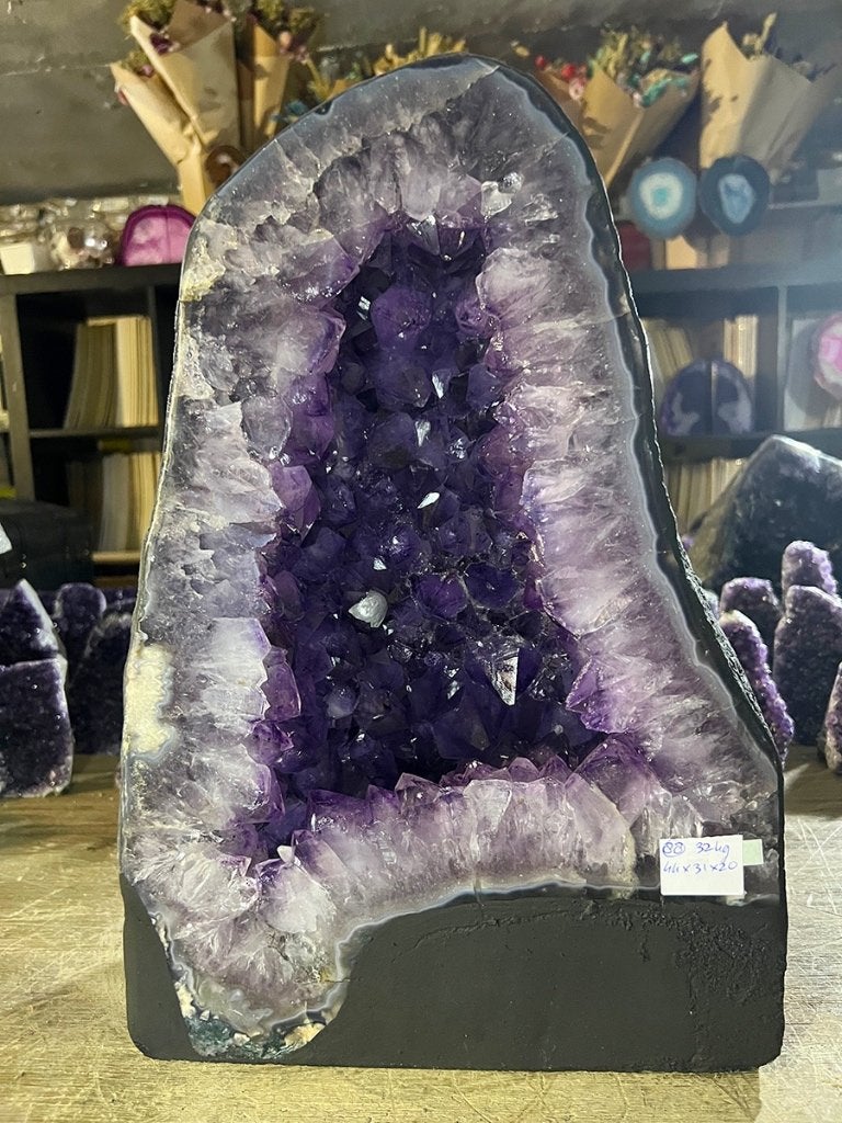Amethist geode (88) van 32 kg, diep paars van kleur, Ophalen of Verzenden, Mineraal