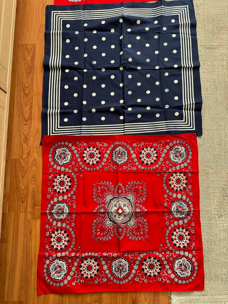 2 boerenzakdoek/bandana's: rood en blauw met stippen, Ophalen of Verzenden, Nieuw, Sjaal